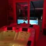 Avec Vue Panoramique Sauna Et La Piscine Chauffee De Debut Avril A Fin Octobre Estivareilles (Allier)