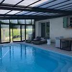 Apartament Avec Vue Panoramique Sauna Et La Piscine Chauffee De Debut Avril A Fin Octobre Estivareilles (Allier)