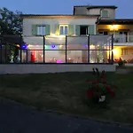 Apartament Avec Vue Panoramique Sauna Et La Piscine Chauffee De Debut Avril A Fin Octobre