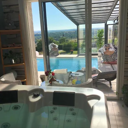 Logement Avec Vue Panoramique Spa Sauna Et La Piscine Chauffee De Debut Avril A Fin Octobre Apartment Estivareilles (Allier)