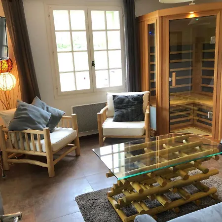 Avec Vue Panoramique Sauna Et La Piscine Chauffee De Debut Avril A Fin Octobre Apartament *
