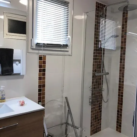 Apartment Logement Avec Vue Panoramique Spa Sauna Et La Piscine Chauffee De Debut Avril A Fin Octobre *