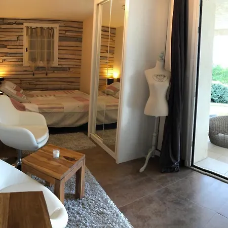 Logement Avec Vue Panoramique Spa Sauna Et La Piscine Chauffee De Debut Avril A Fin Octobre *