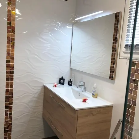 Logement Avec Vue Panoramique Spa Sauna Et La Piscine Chauffee De Debut Avril A Fin Octobre Estivareilles (Allier)